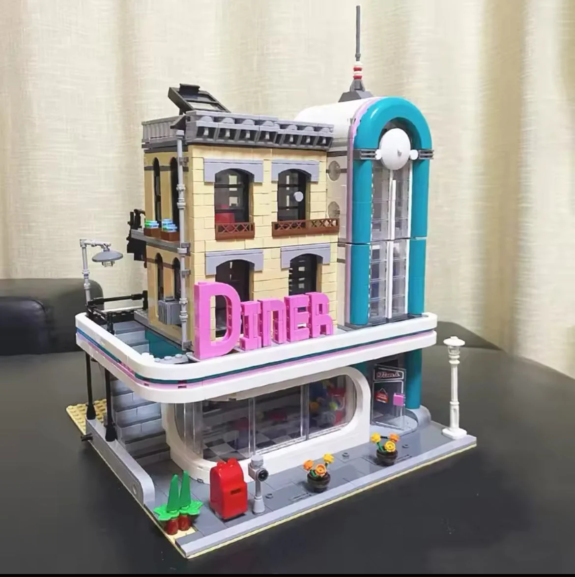 Downtown Diner Building 10260